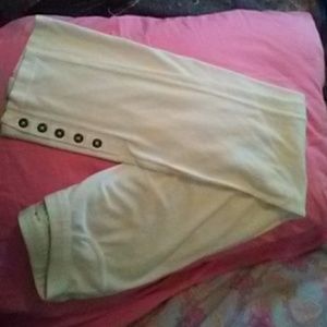 Leggins with cute buttons (begins)
